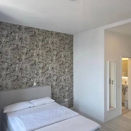 City Hotel